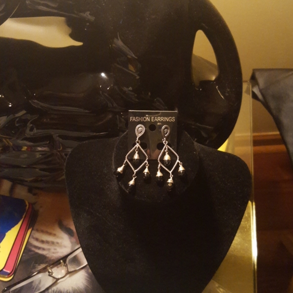 Vintage Sterling Silver Onyx Earrings - Picture 2 of 7